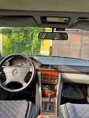 Mercedes E 220 1994, 457,600 km - 2.2 l - Bakı