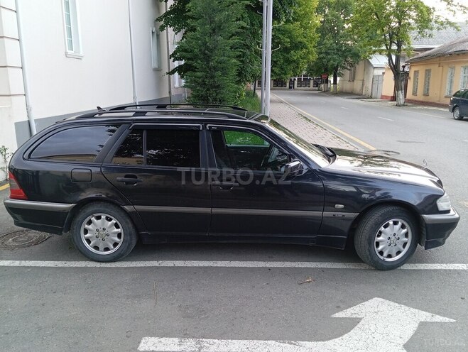 Mercedes C 200 2000, 129,000 km - 2.0 l - Quba