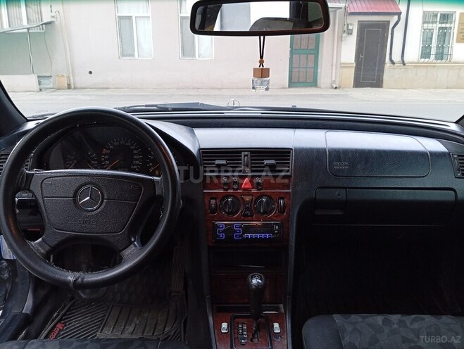 Mercedes C 200 2000, 129,000 km - 2.0 l - Quba