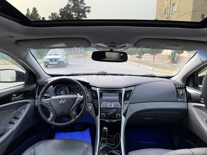 Hyundai Sonata-12