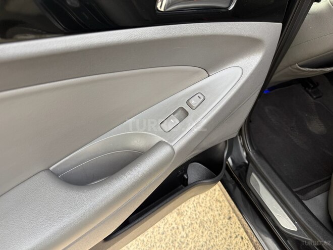 Hyundai Sonata-18