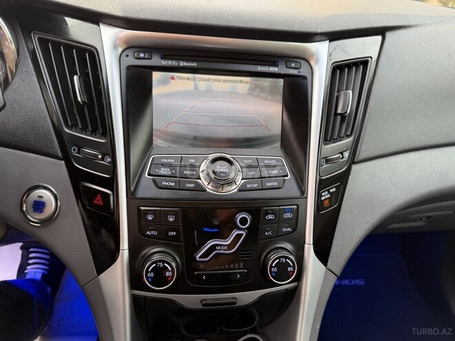 Hyundai Sonata-15