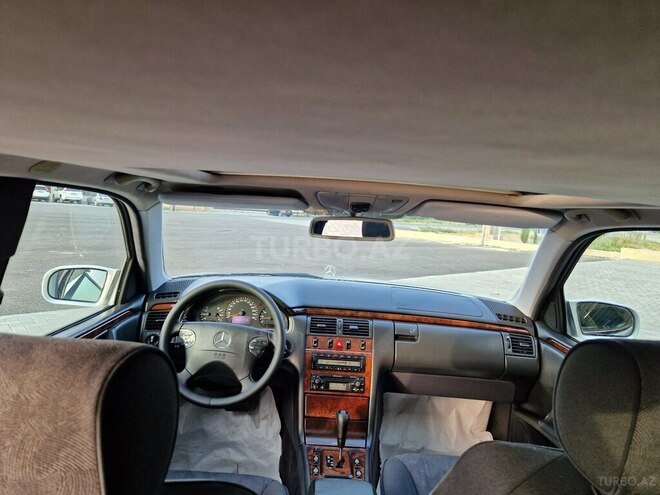Mercedes E 280 2000, 260,000 km - 2.8 l - Göyçay
