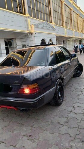 Mercedes E 250 1987, 235,000 km - 2.5 l - Bakı