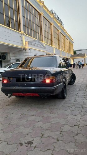 Mercedes E 250 1987, 235,000 km - 2.5 l - Bakı