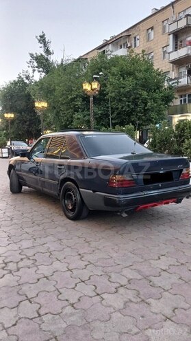 Mercedes E 250 1987, 235,000 km - 2.5 l - Bakı