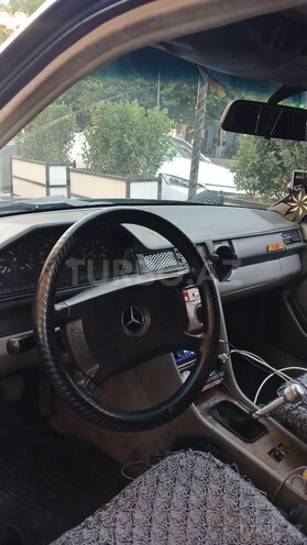 Mercedes E 250 1987, 235,000 km - 2.5 l - Bakı