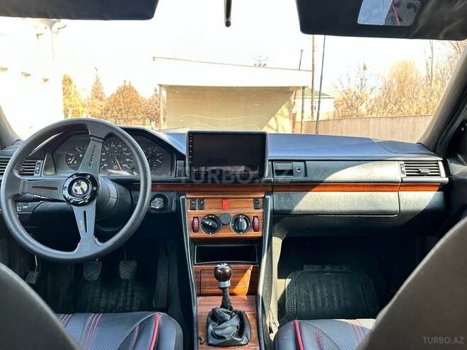 Mercedes E 250 1990, 250,644 km - 2.5 l - Naxçıvan
