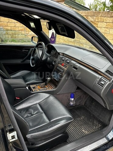 Mercedes E 320 2000, 139,000 km - 3.2 l - Astara