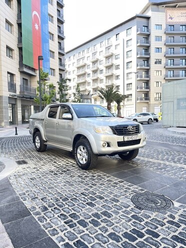 Toyota Hilux 2011, 265,500 km - 2.7 l - Bakı
