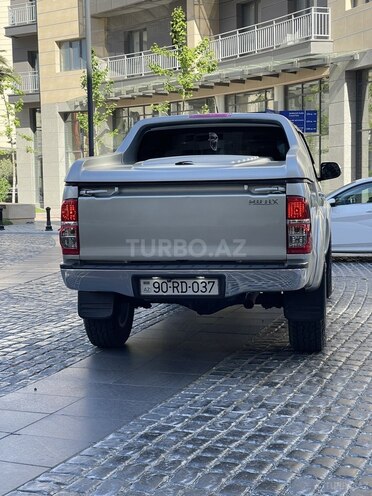 Toyota Hilux 2011, 265,500 km - 2.7 l - Bakı
