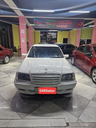 Mercedes C 200-1