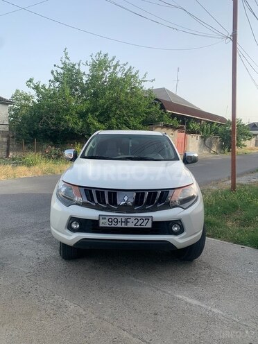 Mitsubishi L200 2017, 350,000 km - 2.5 л - Şabran