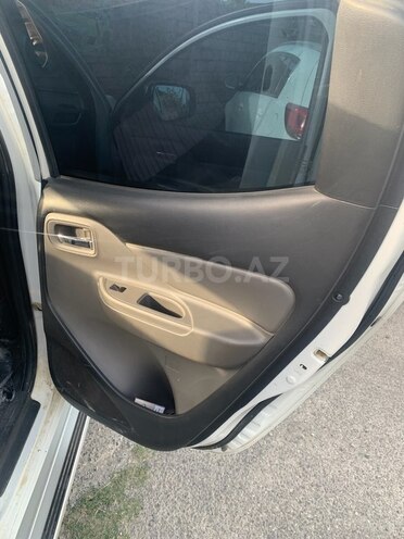 Mitsubishi L200 2017, 350,000 km - 2.5 л - Şabran