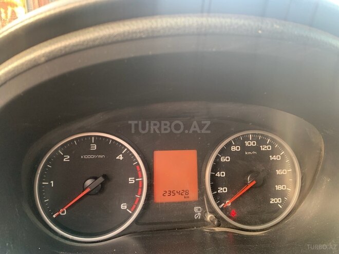 Mitsubishi L200 2017, 350,000 km - 2.5 л - Şabran