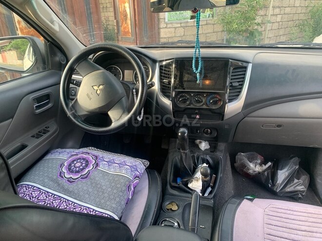 Mitsubishi L200 2017, 350,000 km - 2.5 л - Şabran