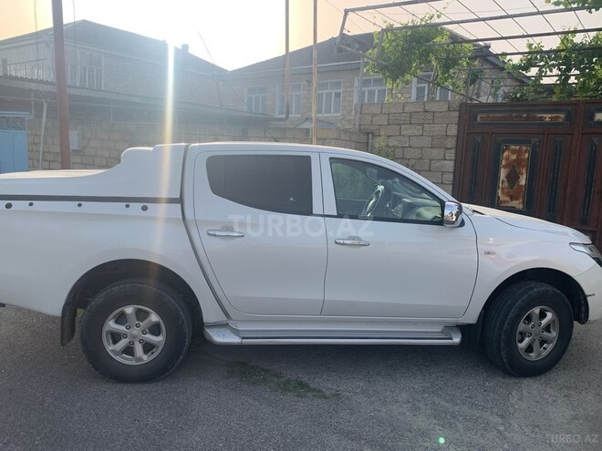 Mitsubishi L200 2017, 350,000 km - 2.5 л - Şabran