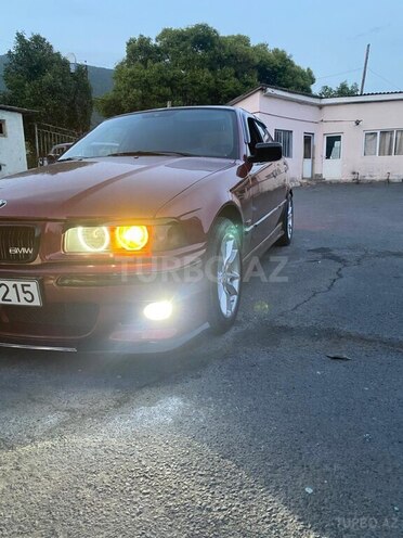 BMW 318 1991, 490,000 km - 1.8 l - Qax