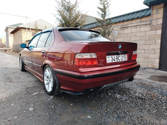 BMW 318 1991, 490,000 km - 1.8 l - Qax