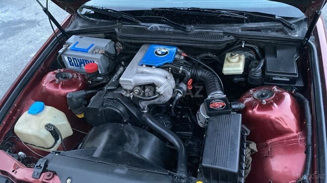 BMW 318 1991, 490,000 km - 1.8 l - Qax