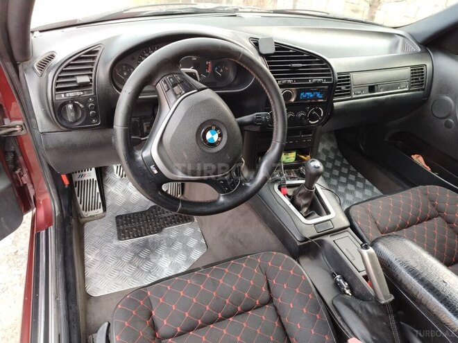 BMW 318 1991, 490,000 km - 1.8 l - Qax