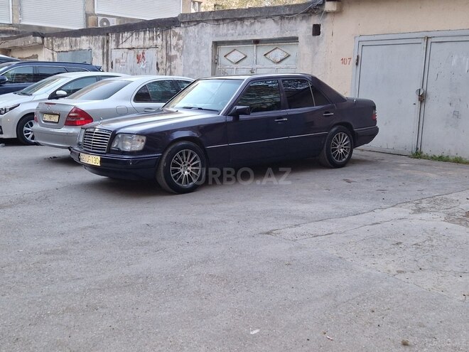 Mercedes E 220 1995, 443,353 km - 2.2 l - Bakı