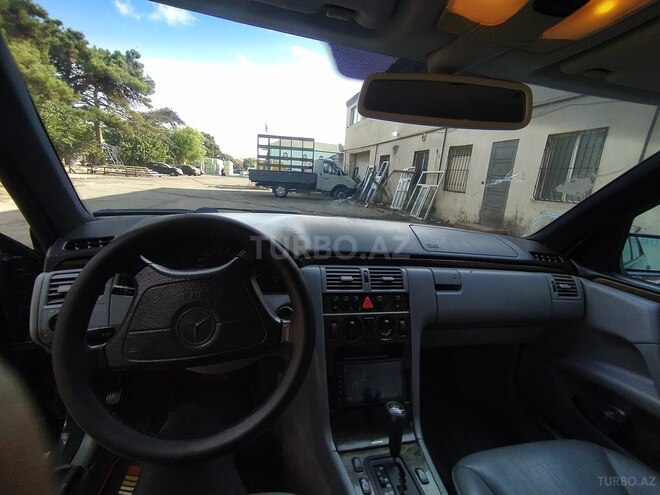 Mercedes E 240 1998, 330,000 km - 2.4 l - Bakı