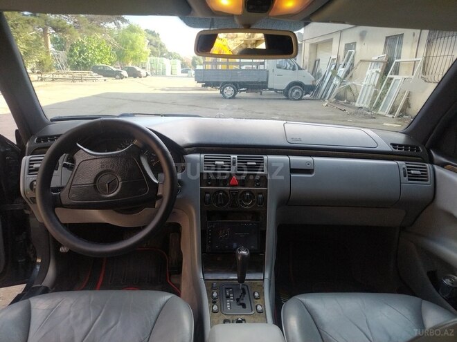 Mercedes E 240 1998, 330,000 km - 2.4 l - Bakı