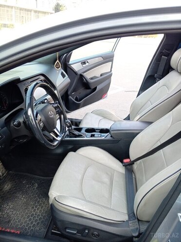 Hyundai Sonata-12