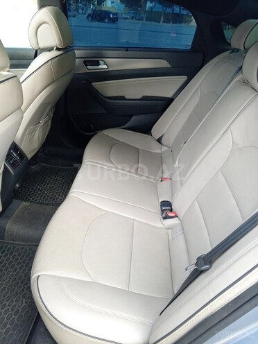 Hyundai Sonata-13