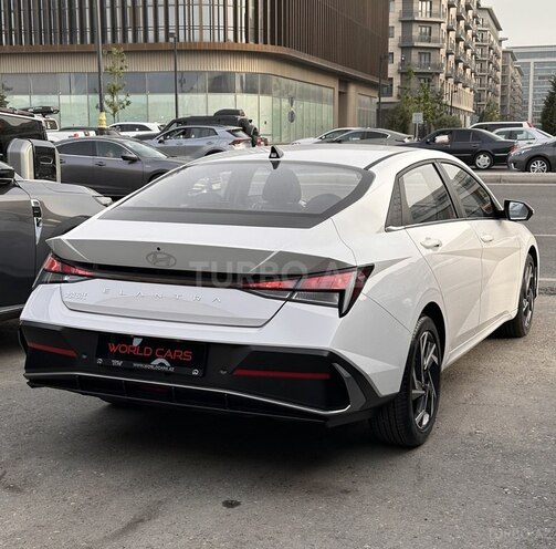Hyundai Elantra-6