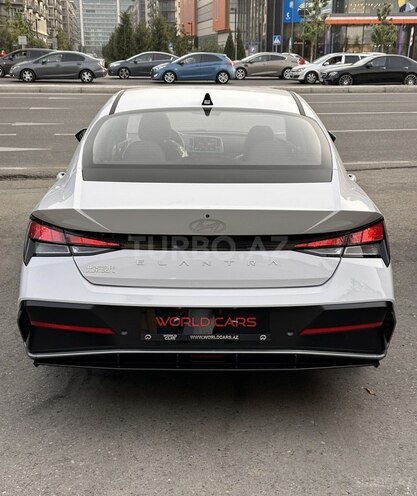 Hyundai Elantra-4