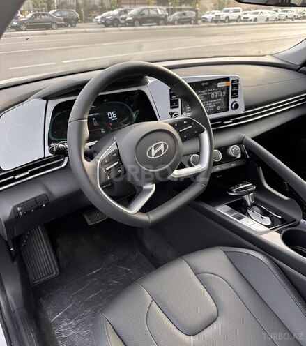 Hyundai Elantra-9