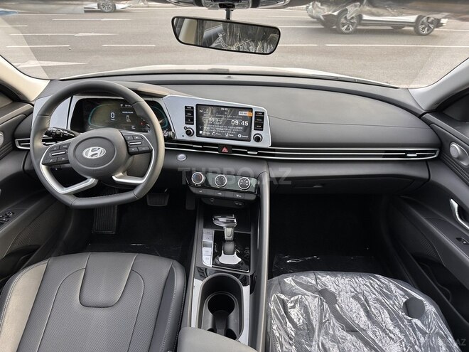 Hyundai Elantra-15