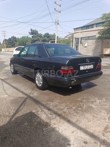 Mercedes E 220 1994, 442,000 km - 2.2 l - Bakı