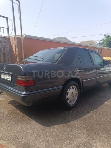 Mercedes E 220 1994, 442,000 km - 2.2 l - Bakı