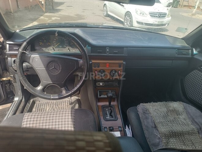 Mercedes E 220 1994, 442,000 km - 2.2 l - Bakı