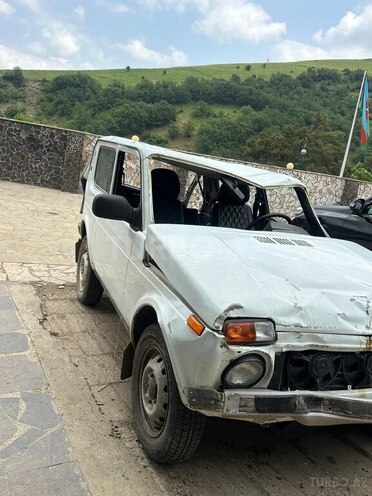 LADA (VAZ) Niva 2013, 100,000 km - 1.7 l - Yardımlı