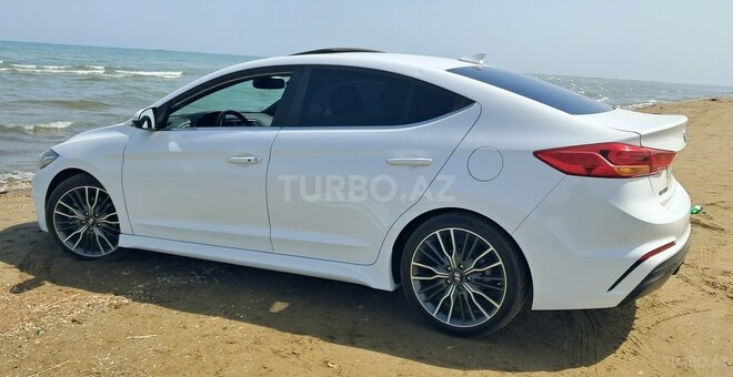 Hyundai Elantra 2018, 70,000 km - 1.6 l - Bakı
