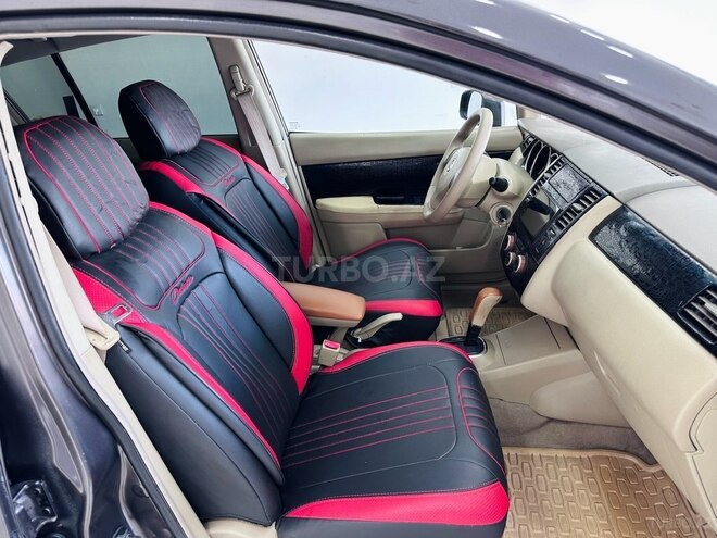 Nissan Tiida-10