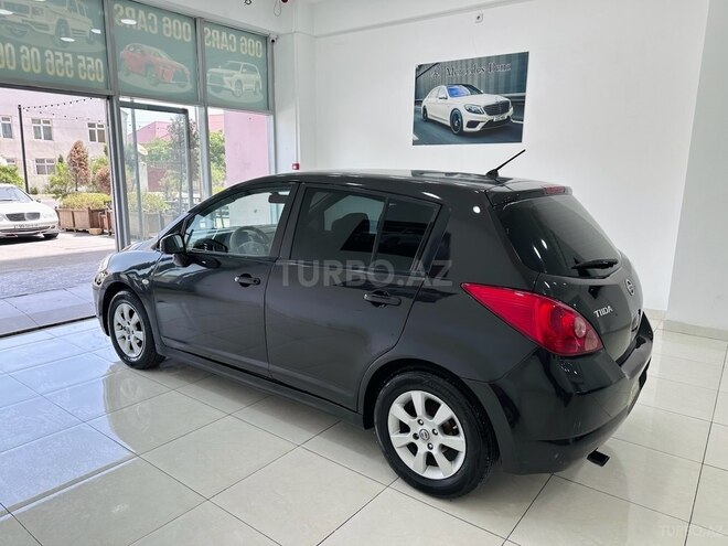 Nissan Tiida-14