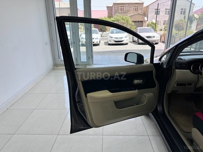 Nissan Tiida-12