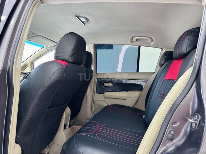 Nissan Tiida-11