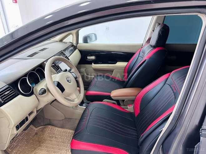 Nissan Tiida-16