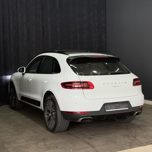 Porsche Macan-5