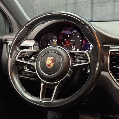 Porsche Macan-13