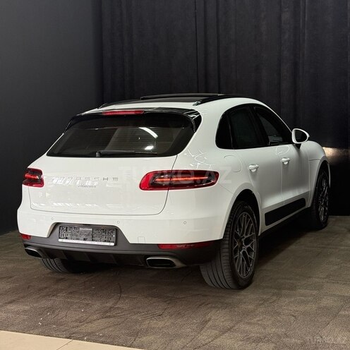 Porsche Macan-6