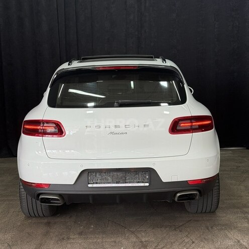 Porsche Macan-4