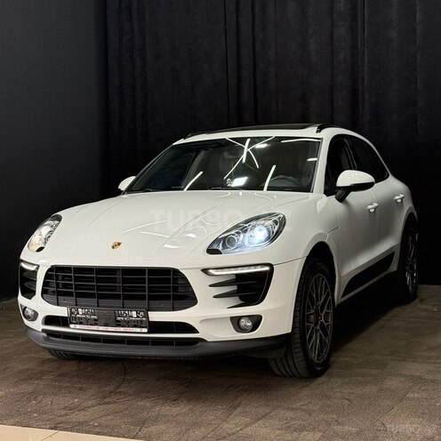 Porsche Macan-3