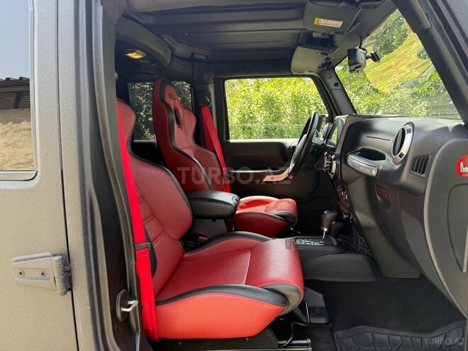 Jeep Wrangler-10